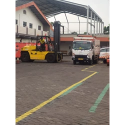 Colt Diesel Truck Moving Services Surabaya & Around